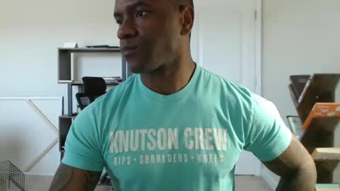 Snapshot of realreyblack chatting on 10-03-25, 04:26 Rey online show from 10-03-25, 04:26