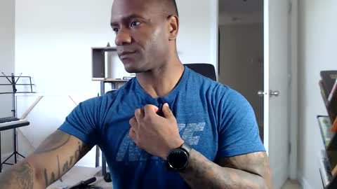 Snapshot of realreyblack chatting on 10-13-25, 03:12 Rey online show from 10-13-25, 03:12