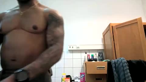 Snapshot of realreyblack chatting on 04-05-26, 12:02 Rey online show from 04-05-26, 12:02