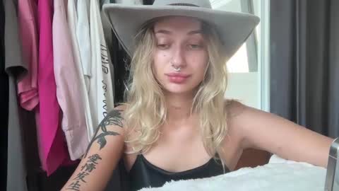 Snapshot of realsexcouple2 chatting on 12-21-24, 10:39 Monica Milz online show from 12-21-24, 10:39