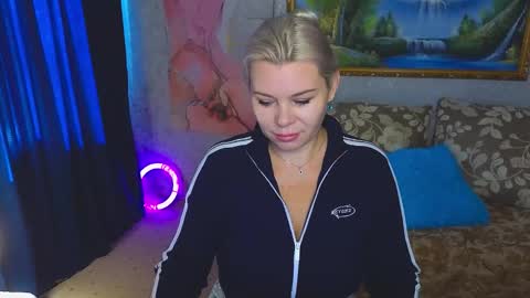 Snapshot of reasonforpassion_ chatting on 09-15-25, 05:29 Im a little sick. Ill be back soon. online show from 09-15-25, 05:29