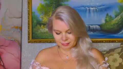 Snapshot of reasonforpassion_ chatting on 10-26-25, 03:18 Im a little sick. Ill be back soon. online show from 10-26-25, 03:18