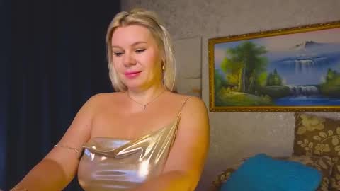 Snapshot of reasonforpassion_ chatting on 11-14-25, 12:04 Im a little sick. Ill be back soon. online show from 11-14-25, 12:04