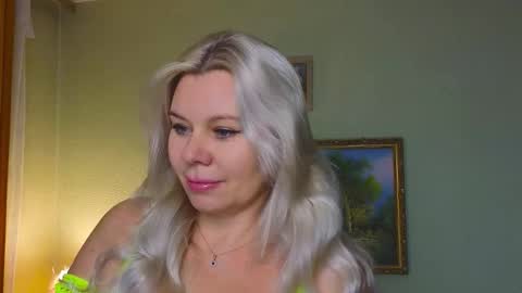 Snapshot of reasonforpassion_ chatting on 01-12-26, 12:21 Im a little sick. Ill be back soon. online show from 01-12-26, 12:21