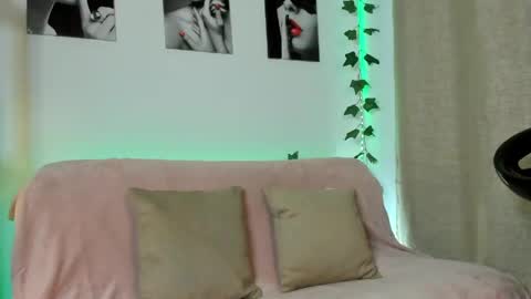 Rebeca Marchetti online show from 04-28-26, 09:31