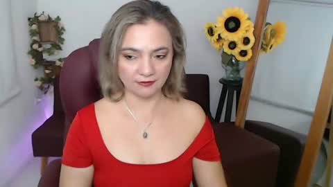Snapshot of rebeca_milf chatting on 06-19-26, 01:48 REBECA online show from 06-19-26, 01:48