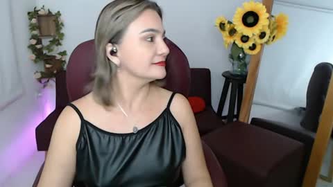 Snapshot of rebeca_milf chatting on 07-05-26, 01:29 REBECA online show from 07-05-26, 01:29