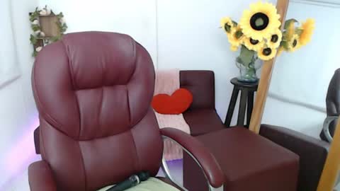 Snapshot of rebeca_milf chatting on 07-25-26, 02:36 REBECA online show from 07-25-26, 02:36