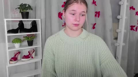 Snapshot of rebecca_____ chatting on 02-10-25, 12:30 rebecca_____ online show from 02-10-25, 12:30