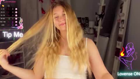 Snapshot of rebecca_____ chatting on 09-13-25, 01:38 rebecca_____ online show from 09-13-25, 01:38