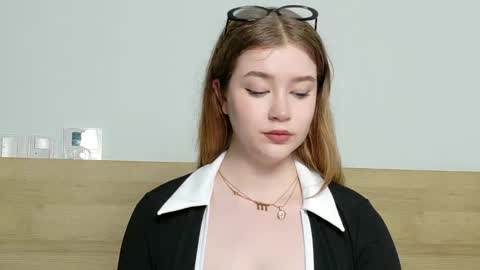 Snapshot of rebecca_lace chatting on 09-18-25, 06:10 rebecca_lace online show from 09-18-25, 06:10