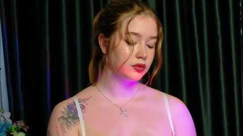 Snapshot of rebecca_lace chatting on 10-16-25, 11:28 rebecca_lace online show from 10-16-25, 11:28