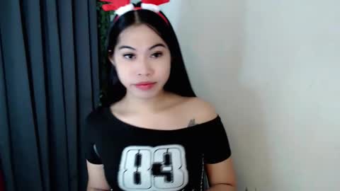 Snapshot of rebecca_slutt chatting on 12-23-25, 06:33 its me asian rebecca online show from 12-23-25, 06:33