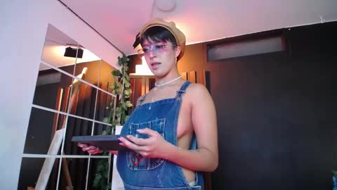 Snapshot of rebeka_baker chatting on 01-23-25, 12:25 REBEKA online show from 01-23-25, 12:25