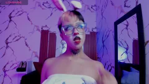 Snapshot of rebeka_baker chatting on 10-03-25, 11:40 REBEKA online show from 10-03-25, 11:40