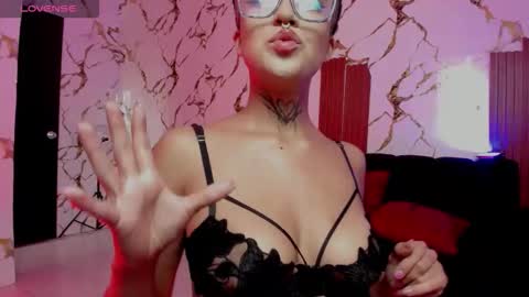 Snapshot of rebeka_baker chatting on 10-10-25, 11:42 REBEKA online show from 10-10-25, 11:42