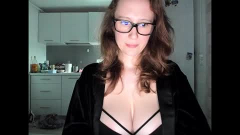 Snapshot of red19910107 chatting on 03-09-26, 06:56 Lolanaturalred online show from 03-09-26, 06:56