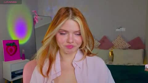 Snapshot of red__candy chatting on 11-23-25, 11:10 red__candy online show from 11-23-25, 11:10