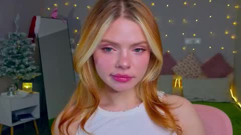 Snapshot of red__candy chatting on 01-13-26, 01:05 red__candy online show from 01-13-26, 01:05