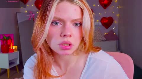 Snapshot of red__candy chatting on 03-25-26, 03:29 red__candy online show from 03-25-26, 03:29