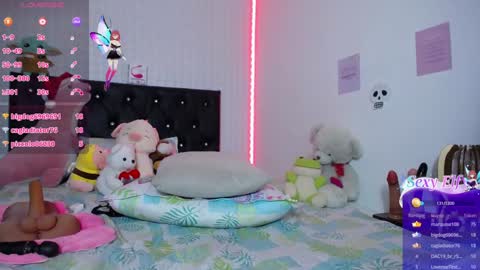 Snapshot of red_girlofficial chatting on 12-27-24, 04:26 Taliana online show from 12-27-24, 04:26