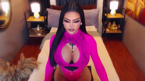 Snapshot of red_ivyy chatting on 12-21-25, 07:43 AsianRedivy online show from 12-21-25, 07:43