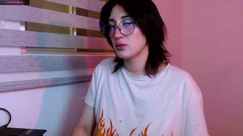 Snapshot of red_moonn chatting on 12-16-24, 01:22 IG OF red moonn online show from 12-16-24, 01:22