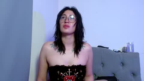 Snapshot of red_moonn chatting on 09-16-25, 04:35 IG OF red moonn online show from 09-16-25, 04:35
