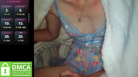 Snapshot of red_on_fire69 chatting on 10-26-25, 07:20 Red online show from 10-26-25, 07:20