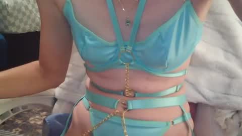 Snapshot of red_on_fire69 chatting on 11-13-25, 05:34 Red online show from 11-13-25, 05:34