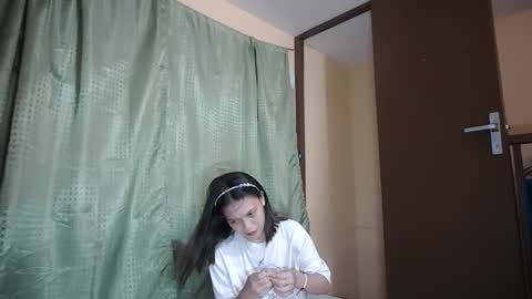 Snapshot of red_rose20315004 chatting on 10-14-25, 03:02 Rose online show from 10-14-25, 03:02