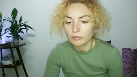 Snapshot of reddgirll chatting on 01-25-25, 07:39 reddgirll online show from 01-25-25, 07:39