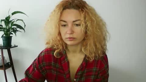 Snapshot of reddgirll chatting on 02-01-25, 10:26 reddgirll online show from 02-01-25, 10:26