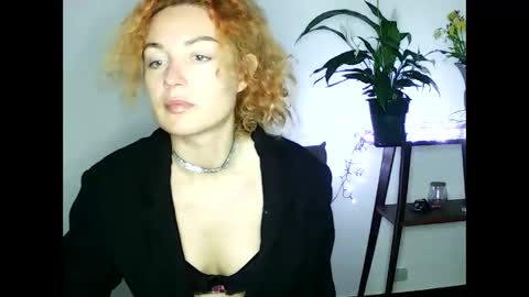 Snapshot of reddgirll chatting on 02-14-25, 07:33 reddgirll online show from 02-14-25, 07:33