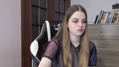 Snapshot of redhead_rabbit chatting on 12-03-24, 02:36 Lily online show from 12-03-24, 02:36