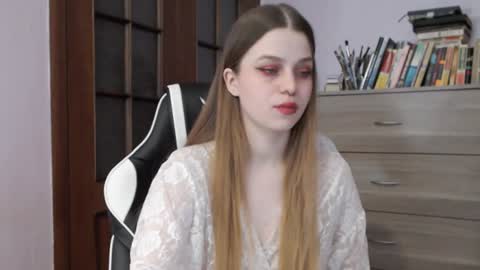 Snapshot of redhead_rabbit chatting on 12-14-24, 02:45 Lily online show from 12-14-24, 02:45