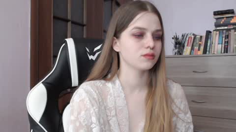 Snapshot of redhead_rabbit chatting on 12-27-24, 06:14 Lily online show from 12-27-24, 06:14