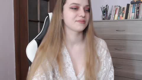 Snapshot of redhead_rabbit chatting on 02-03-25, 05:18 Lily online show from 02-03-25, 05:18