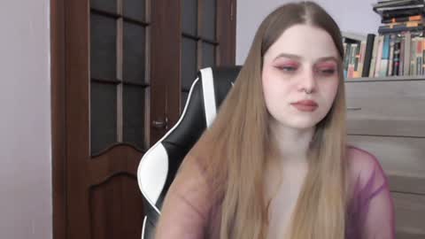 Snapshot of redhead_rabbit chatting on 02-05-25, 03:13 Lily online show from 02-05-25, 03:13