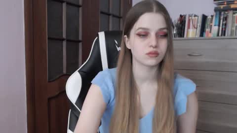 Snapshot of redhead_rabbit chatting on 02-19-25, 02:55 Lily online show from 02-19-25, 02:55
