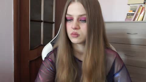 Snapshot of redhead_rabbit chatting on 09-17-25, 02:46 Lily online show from 09-17-25, 02:46