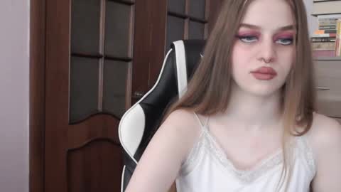 Snapshot of redhead_rabbit chatting on 10-18-25, 01:52 Lily online show from 10-18-25, 01:52