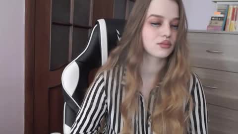 Lily online show from 10-24-25, 02:08