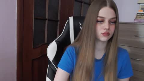 Lily online show from 11-02-25, 01:41