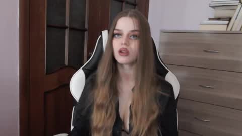 Lily online show from 02-11-26, 02:27