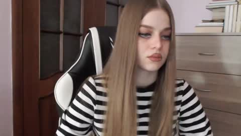 Lily online show from 02-20-26, 02:30