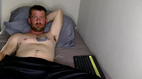 Snapshot of redheadlover828 chatting on 12-17-25, 11:16 Kevin online show from 12-17-25, 11:16