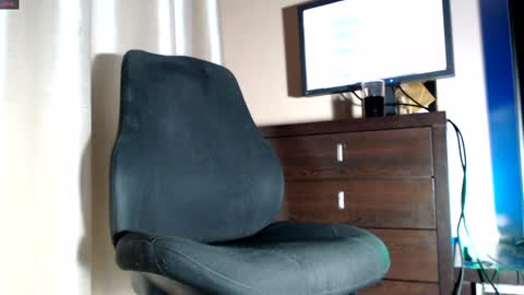 Snapshot of redheadxxl chatting on 01-17-25, 10:34 Steve Blond online show from 01-17-25, 10:34