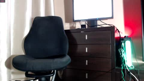 Snapshot of redheadxxl chatting on 01-18-25, 10:17 Steve Blond online show from 01-18-25, 10:17