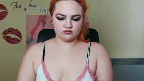 Snapshot of redhotqueen1 chatting on 05-26-26, 12:12 Rina online show from 05-26-26, 12:12